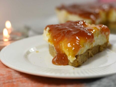 CHEESECAKE ΜΕ ΜΑΡΜΕΛΑΔΑ ΒΕΡΙΚΟΚΟ
